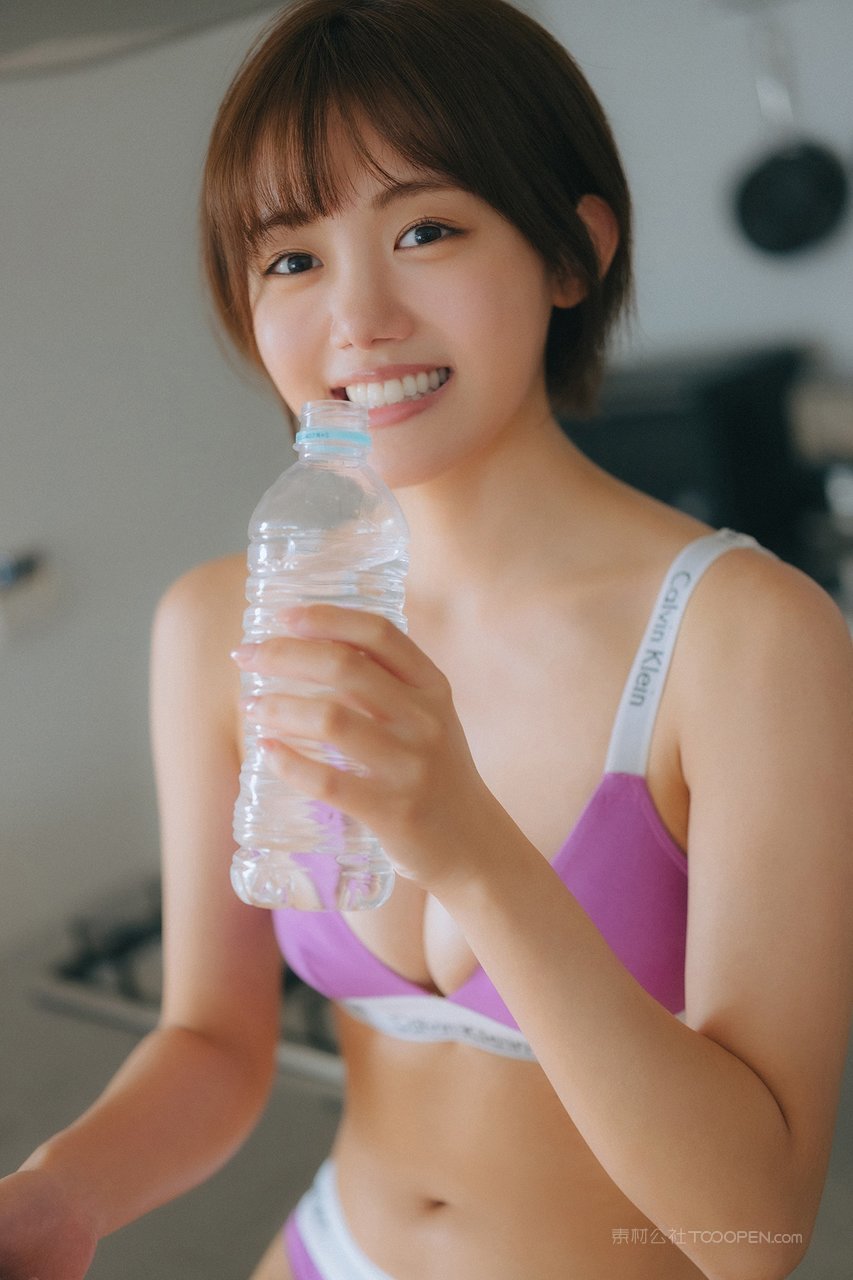 健身的日本短发美女