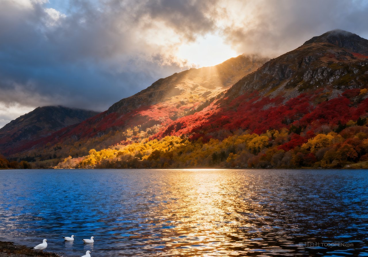 唯美意境秋天山峰湖泊山水天空