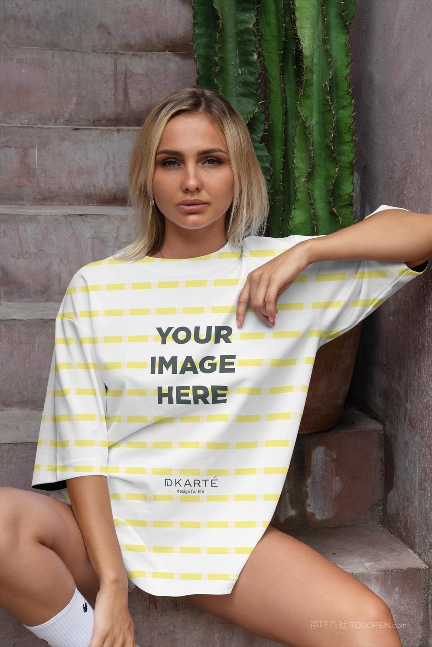 宽大半袖t恤样机