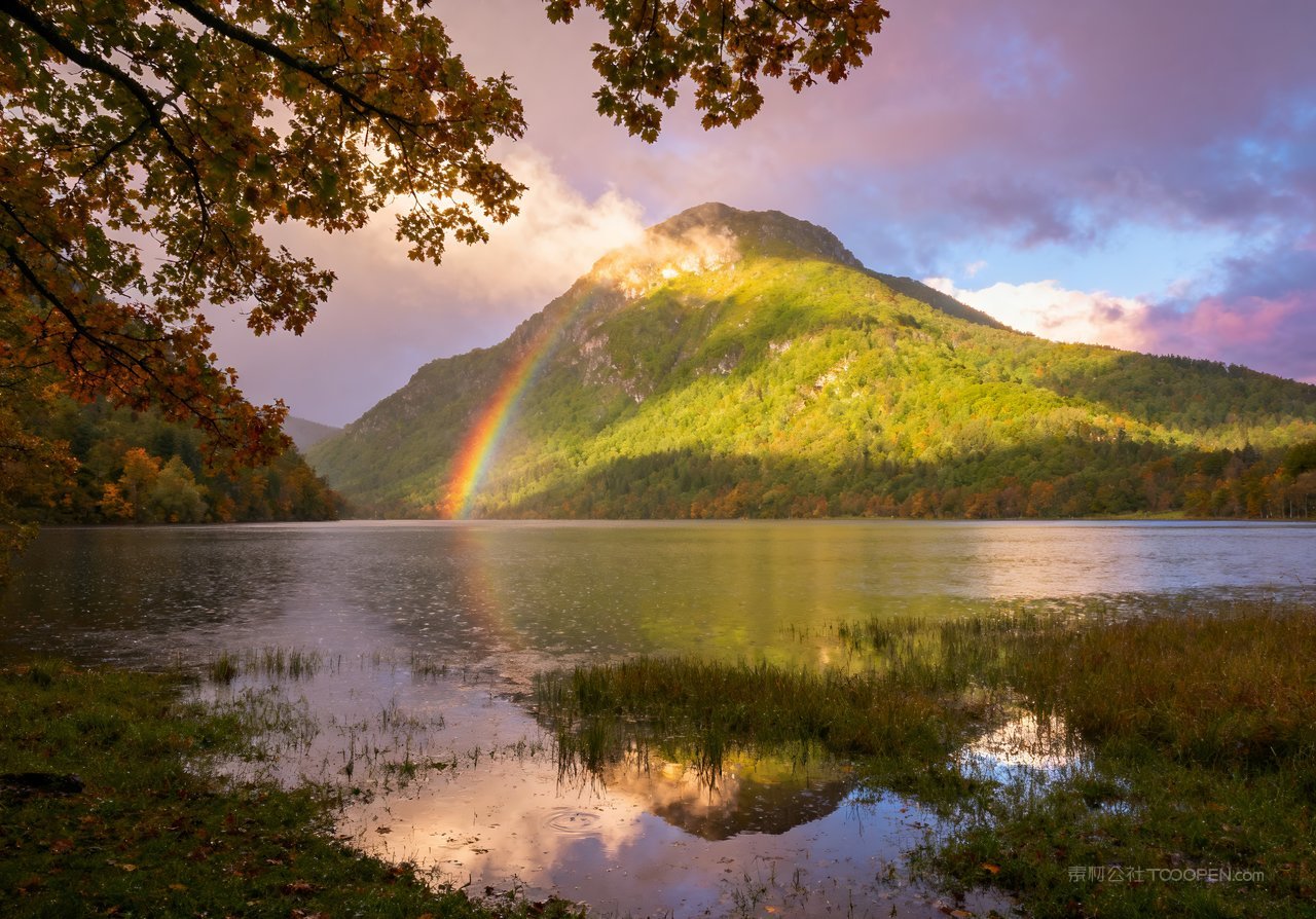 山水青山意境唯美秋季天空山峰湖泊