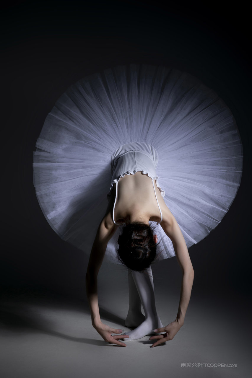 唯美芭蕾舞美女人体艺术摄影图片