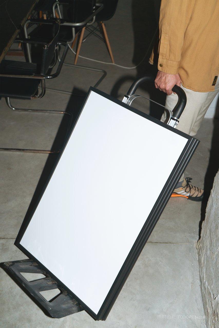 【2100期】实拍场景小众海报宣传单样机 (2)