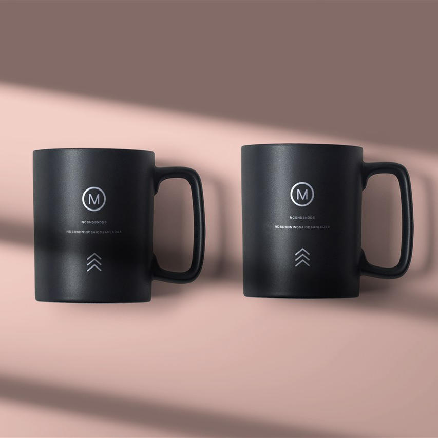 时尚精致杯子logo贴图样机