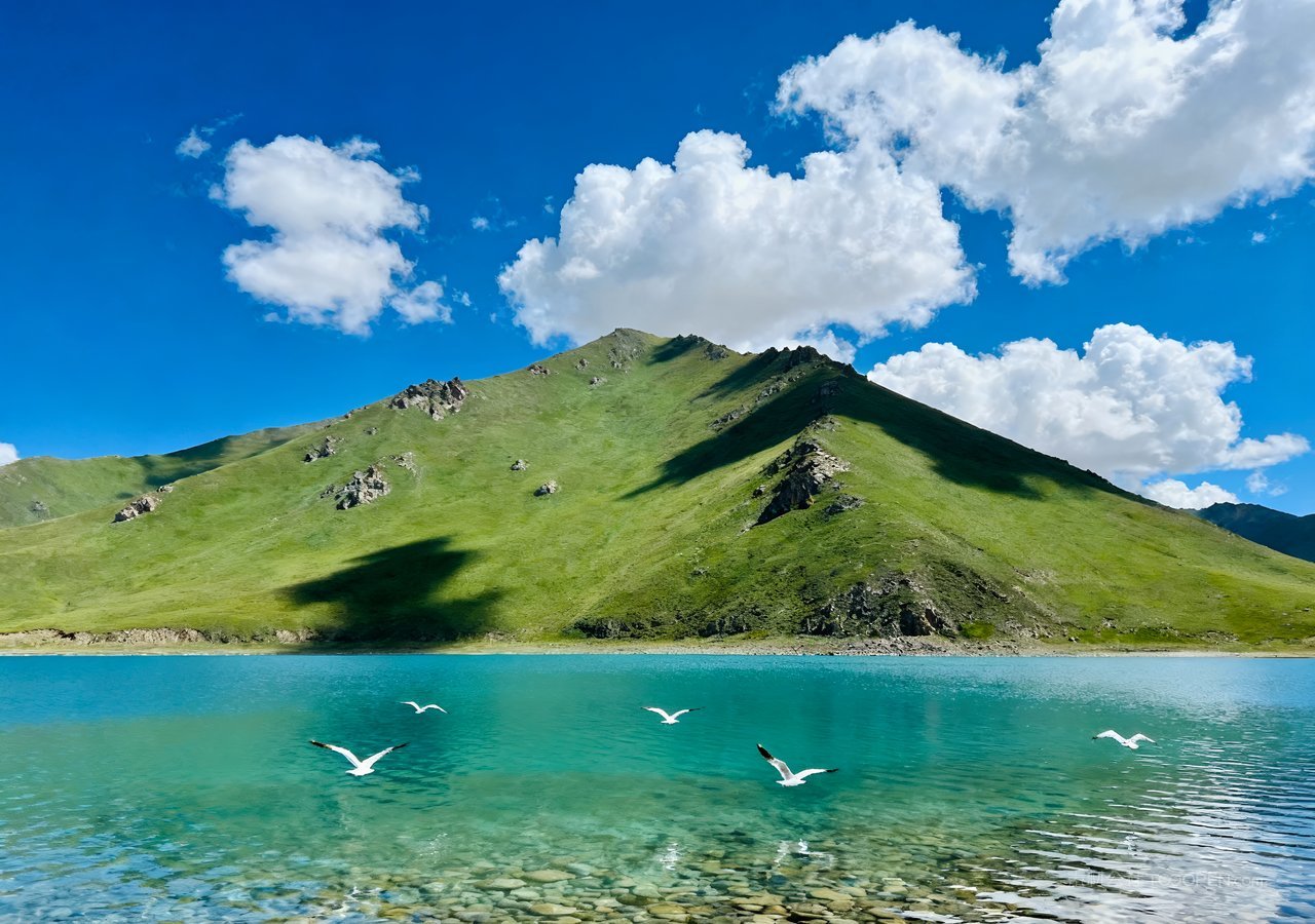 天空唯美风景湖泊群山自然山水山峰