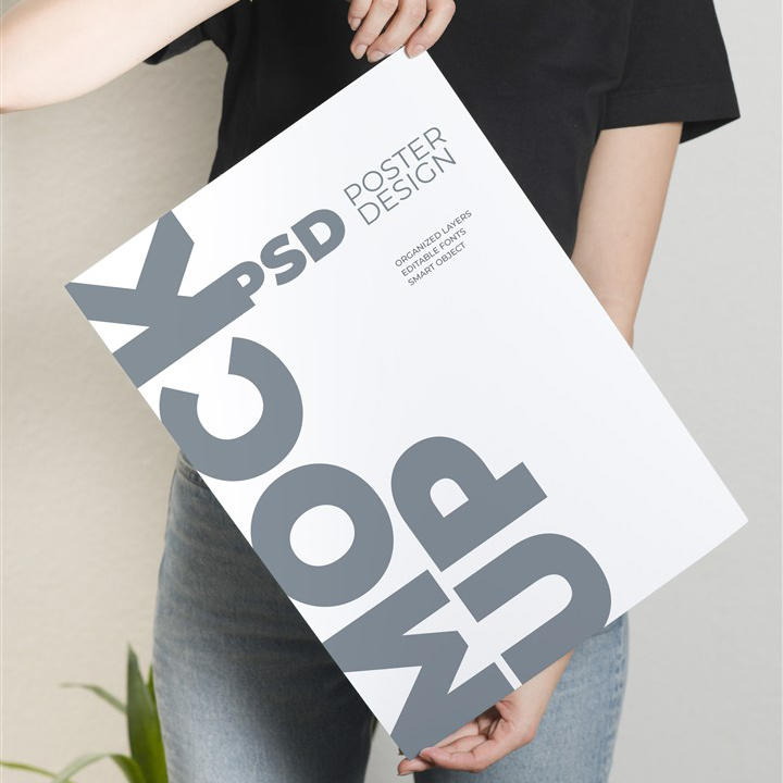手持海报展示样机