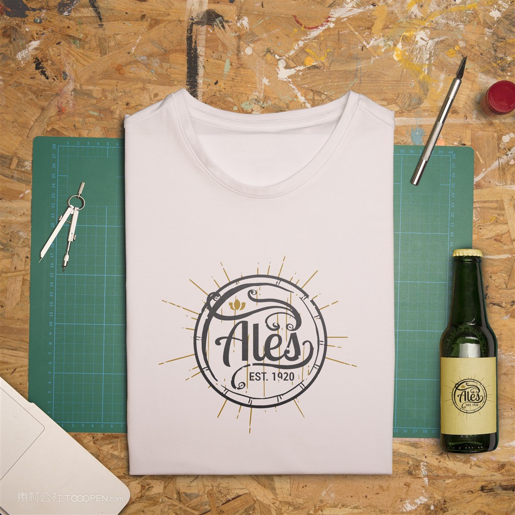 整齐叠好的白色T恤贴图样机