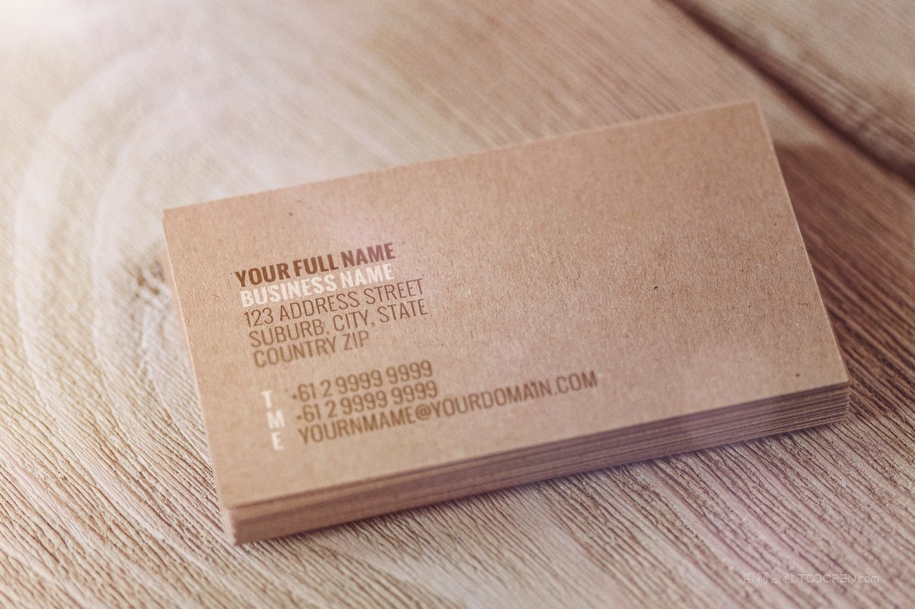 文艺风牛皮纸名片贴图木质桌面场景样机 (1)