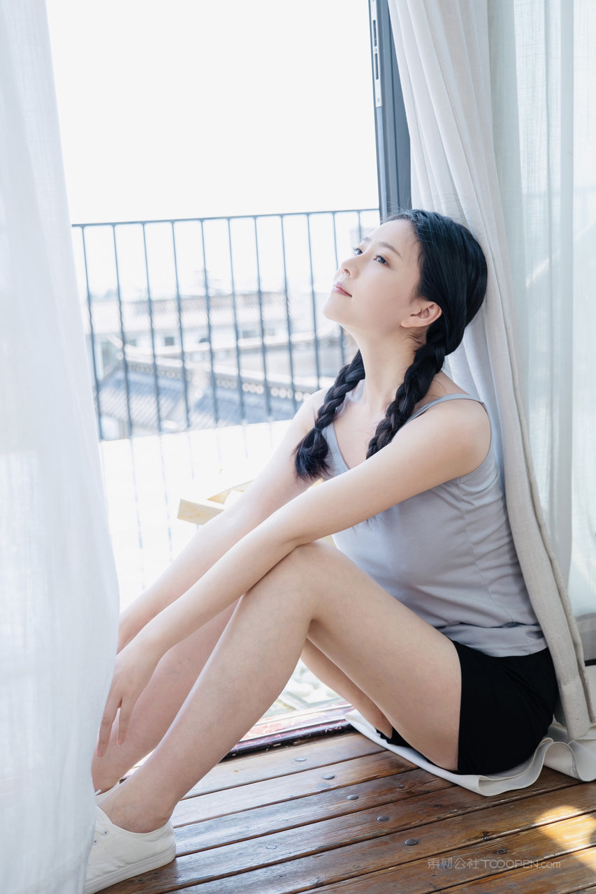 干净白皙的小美女养眼美女手机图片大全