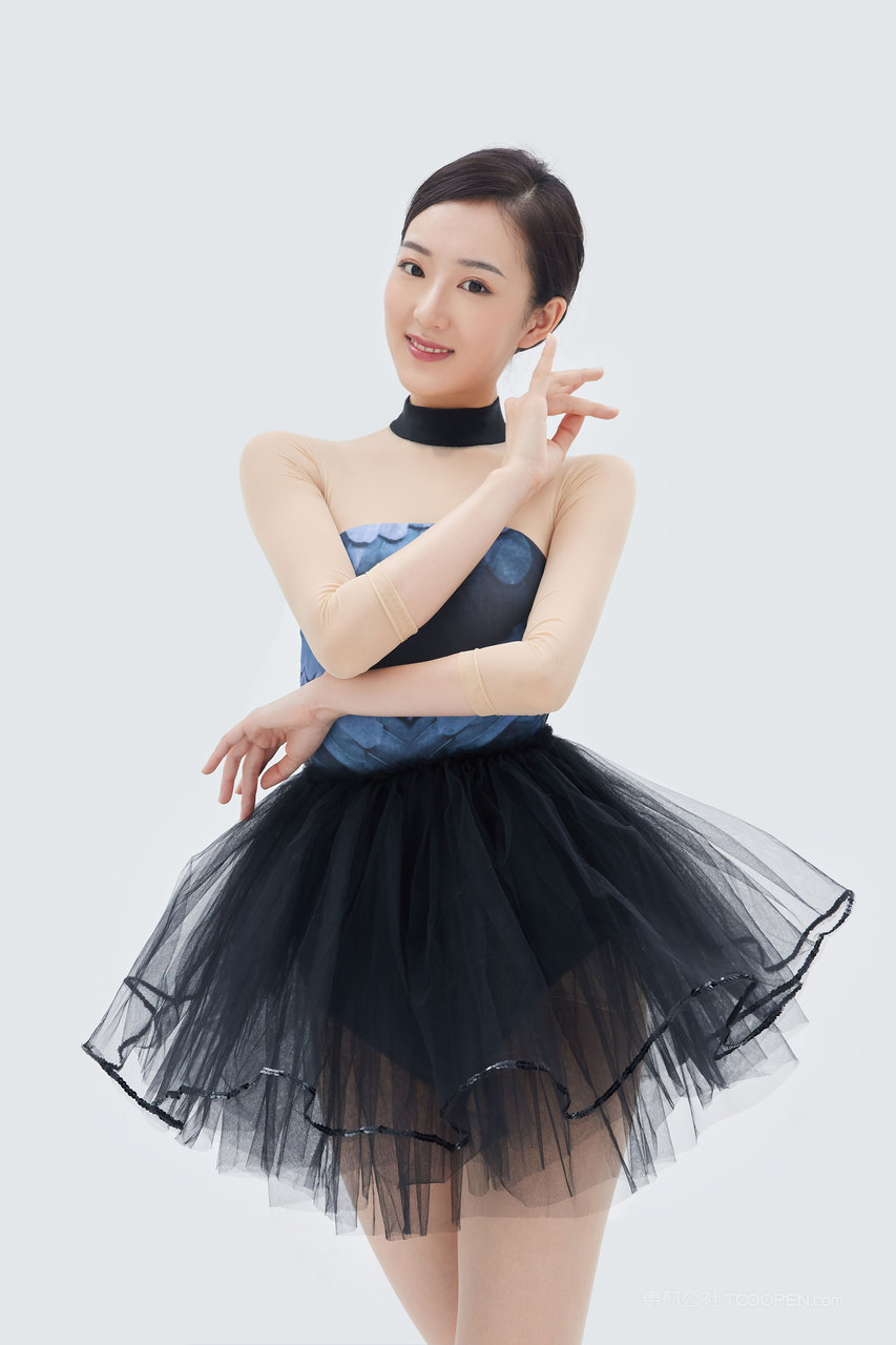 成熟漂亮的国内美女舞蹈老师咚咚个人艺术写真图片