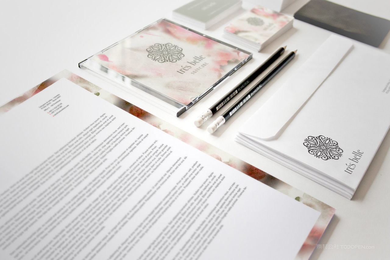 花朵精致办公用品名片贴图 信封信纸品牌vi样机