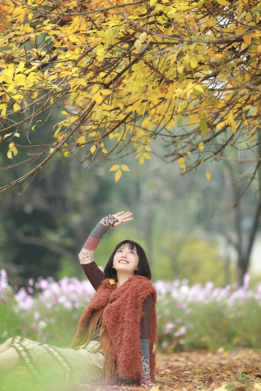 可爱女孩全身照