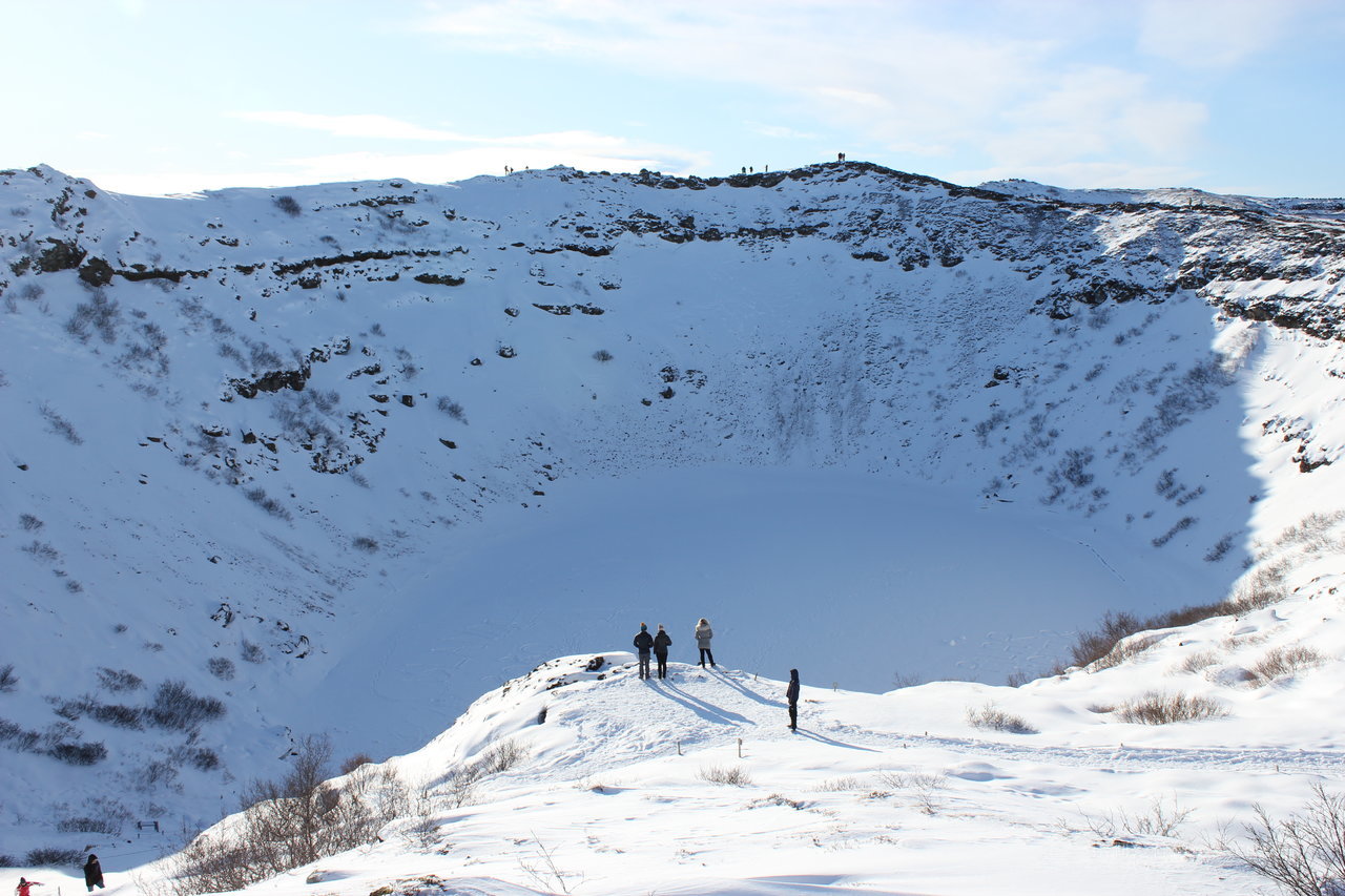 火山山脉风景画图片