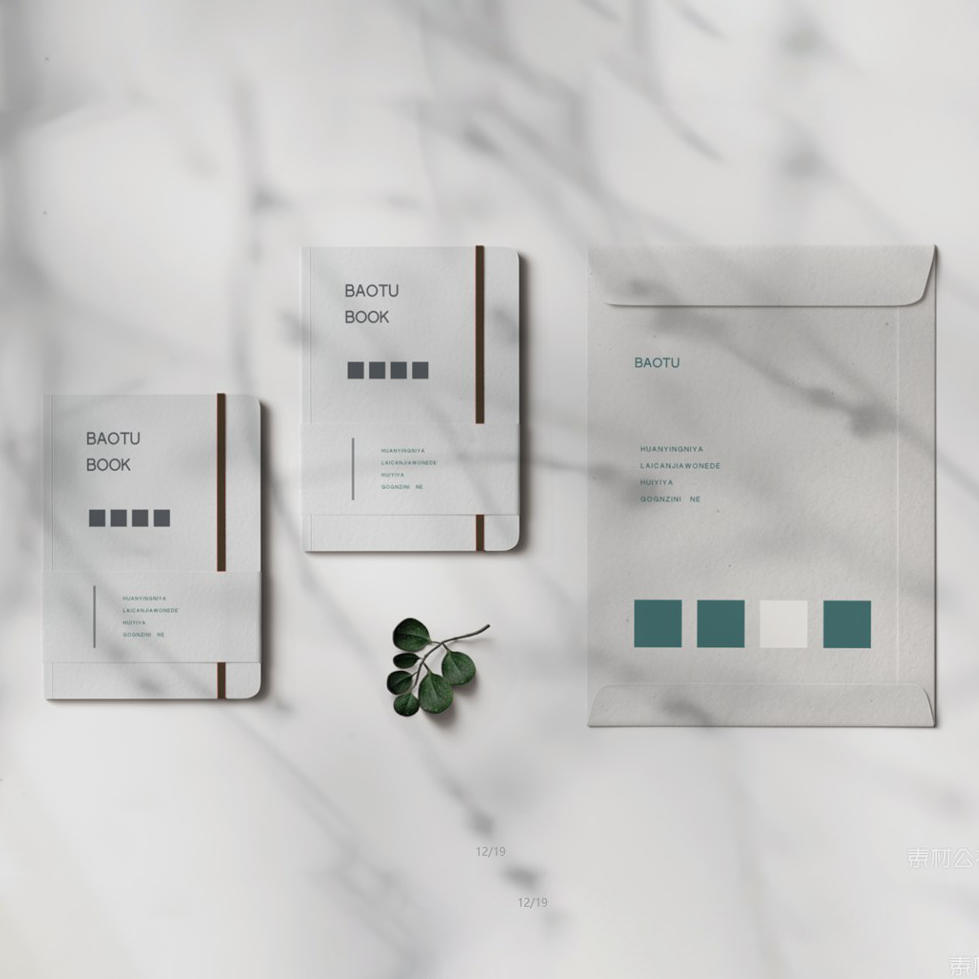 白色经典笔记本和文件袋贴图样机