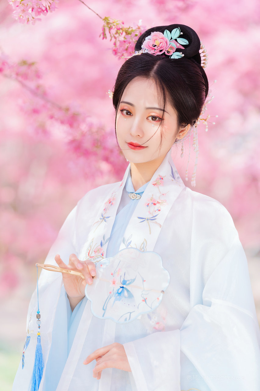 端庄大方的中国美女唯美古风头像图片大全