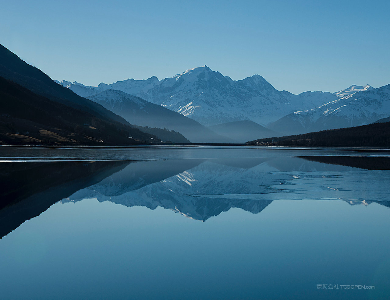 雪山山脉风景画素材