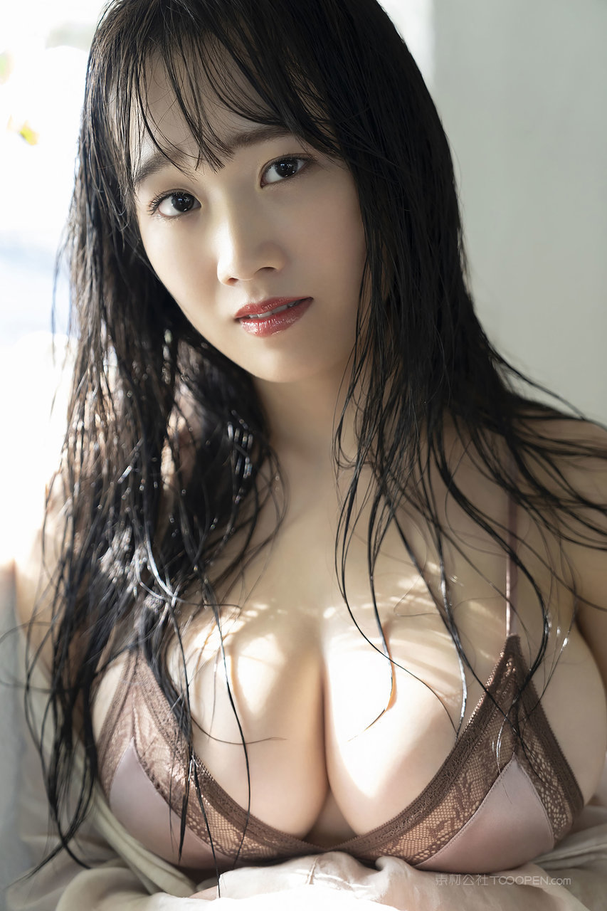 高清大胸美女图片