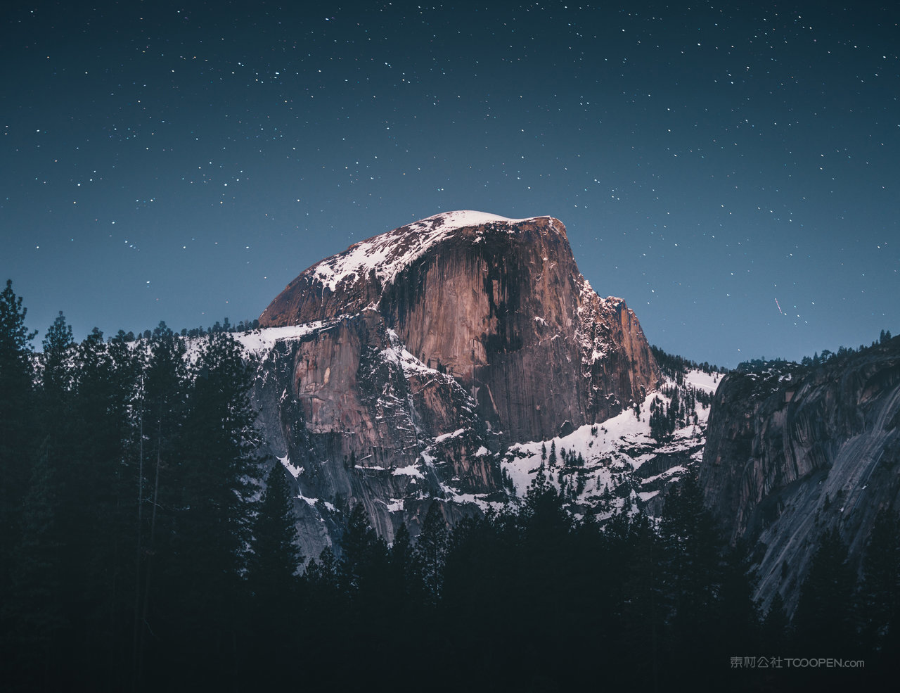 雪山巍峨山脉图片素材