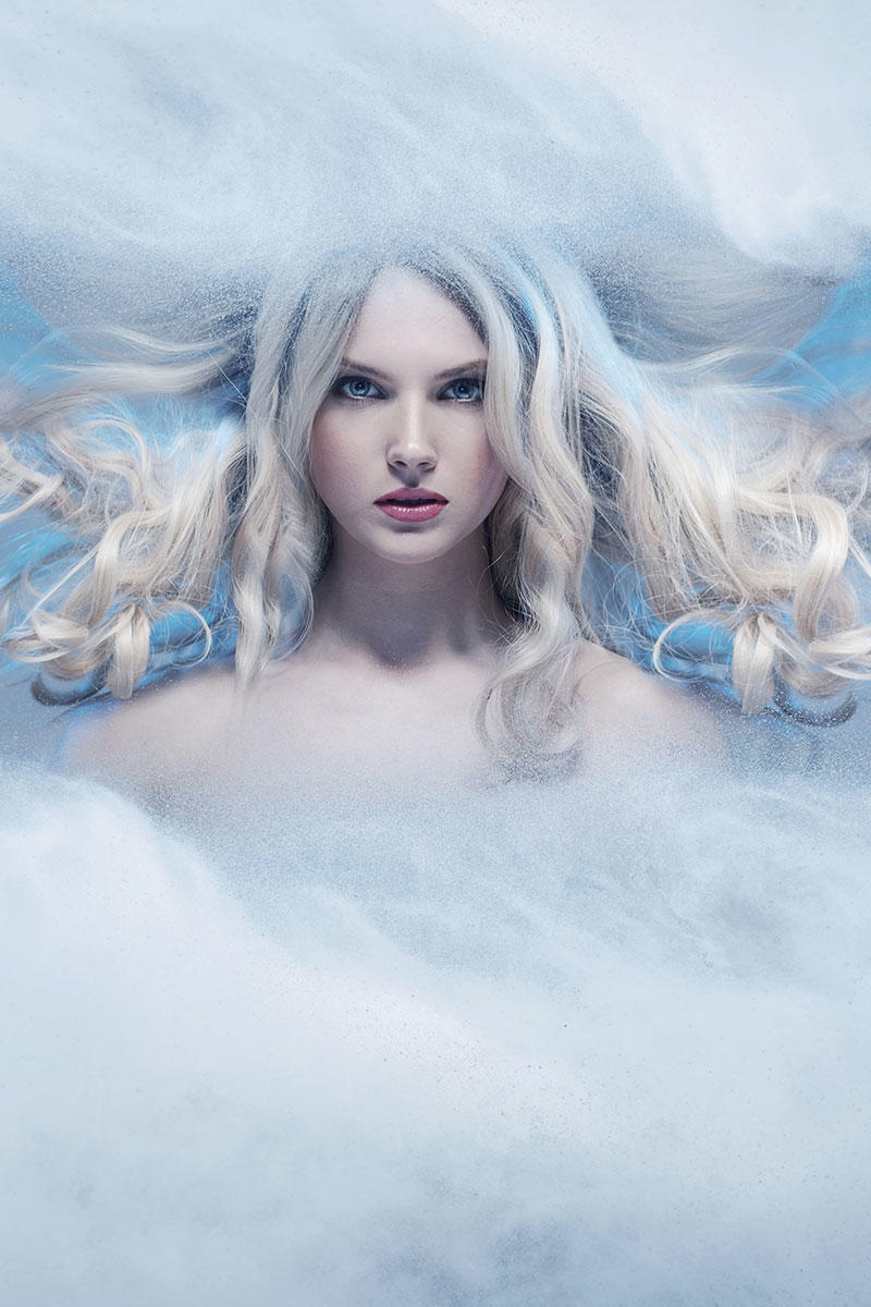 烟雾下的性感美女写真高清