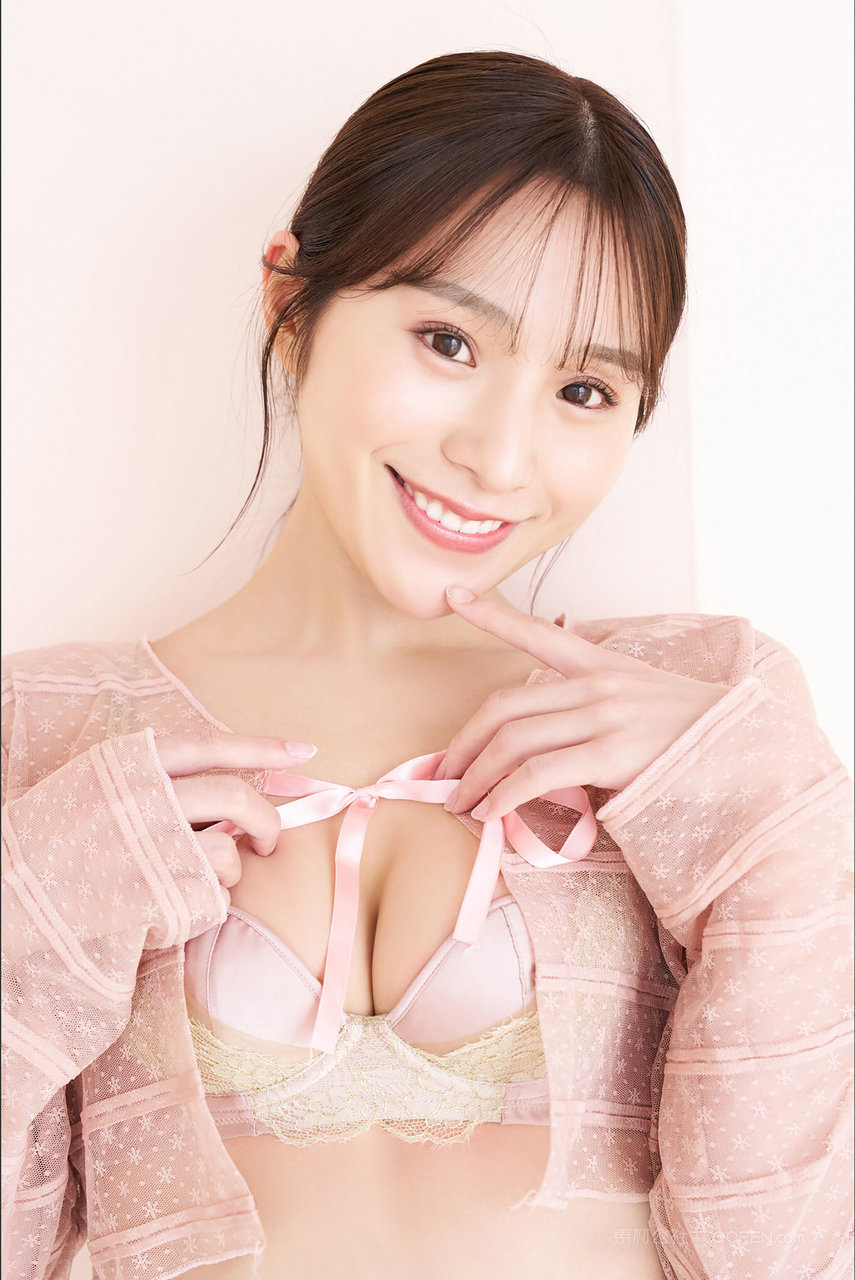 日本粉色内衣美女图片