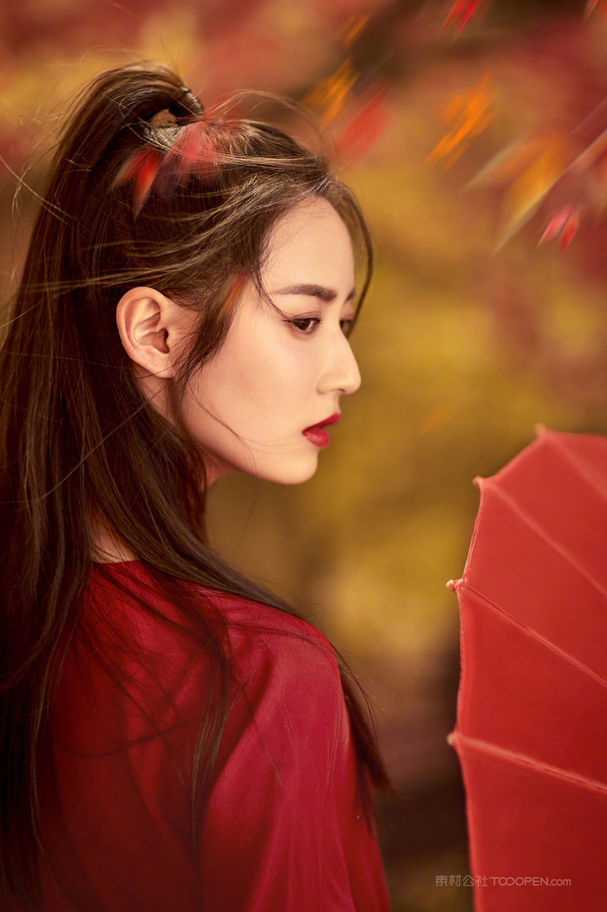 唯美古风美女明星陈钰琪侧脸写真图片