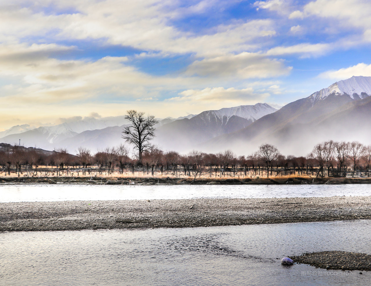 冬天的西藏林芝尼洋河风光