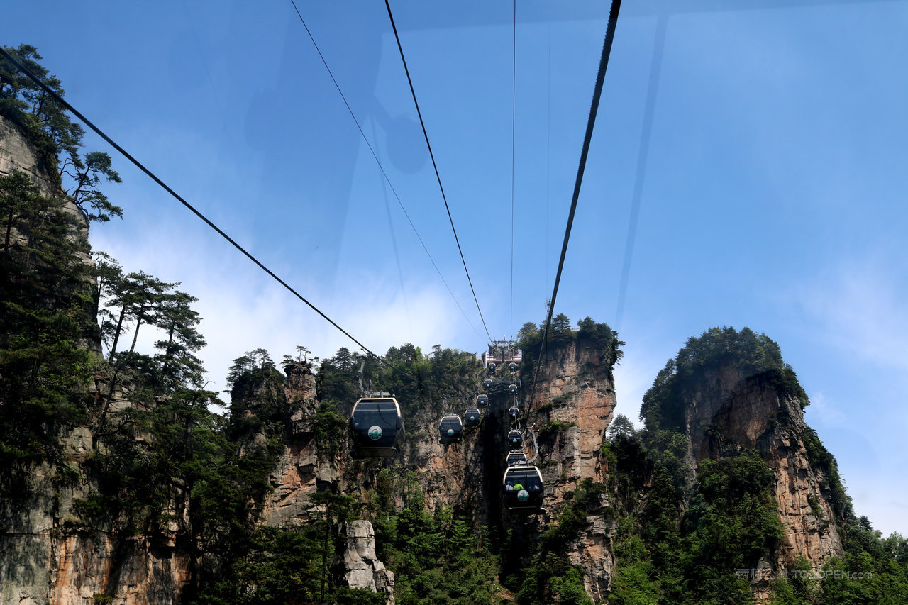 张家界山脉山峦风景画图片