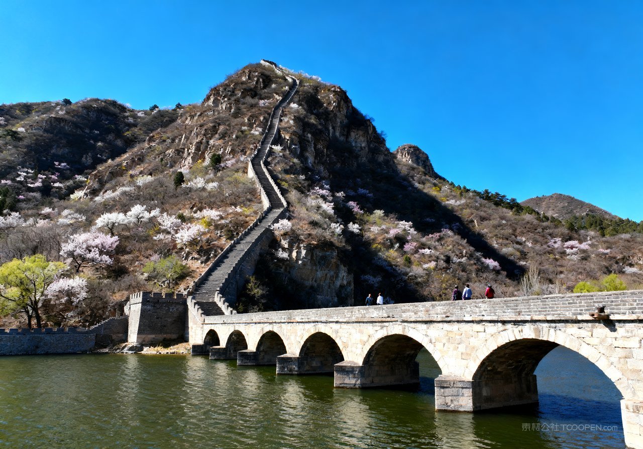 山峰风景意境天空自然春天河流春意