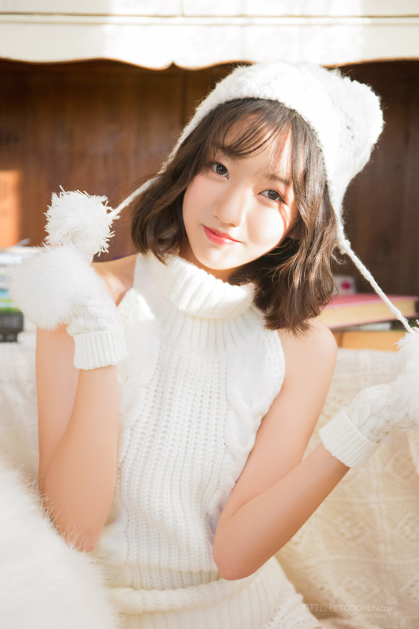 清纯可爱女大学生高清生活照写真图片