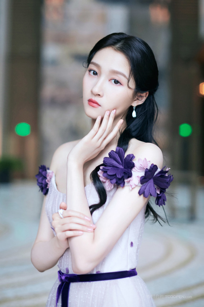 中国新生代当红花旦关晓彤高清壁纸图片