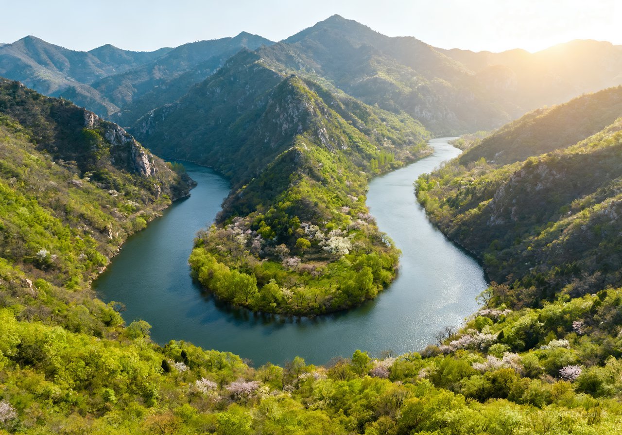 风景春天春意天空河流意境山峰自然
