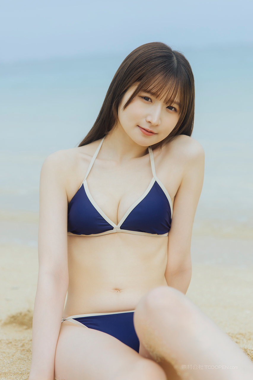 沙滩比基尼美女图片