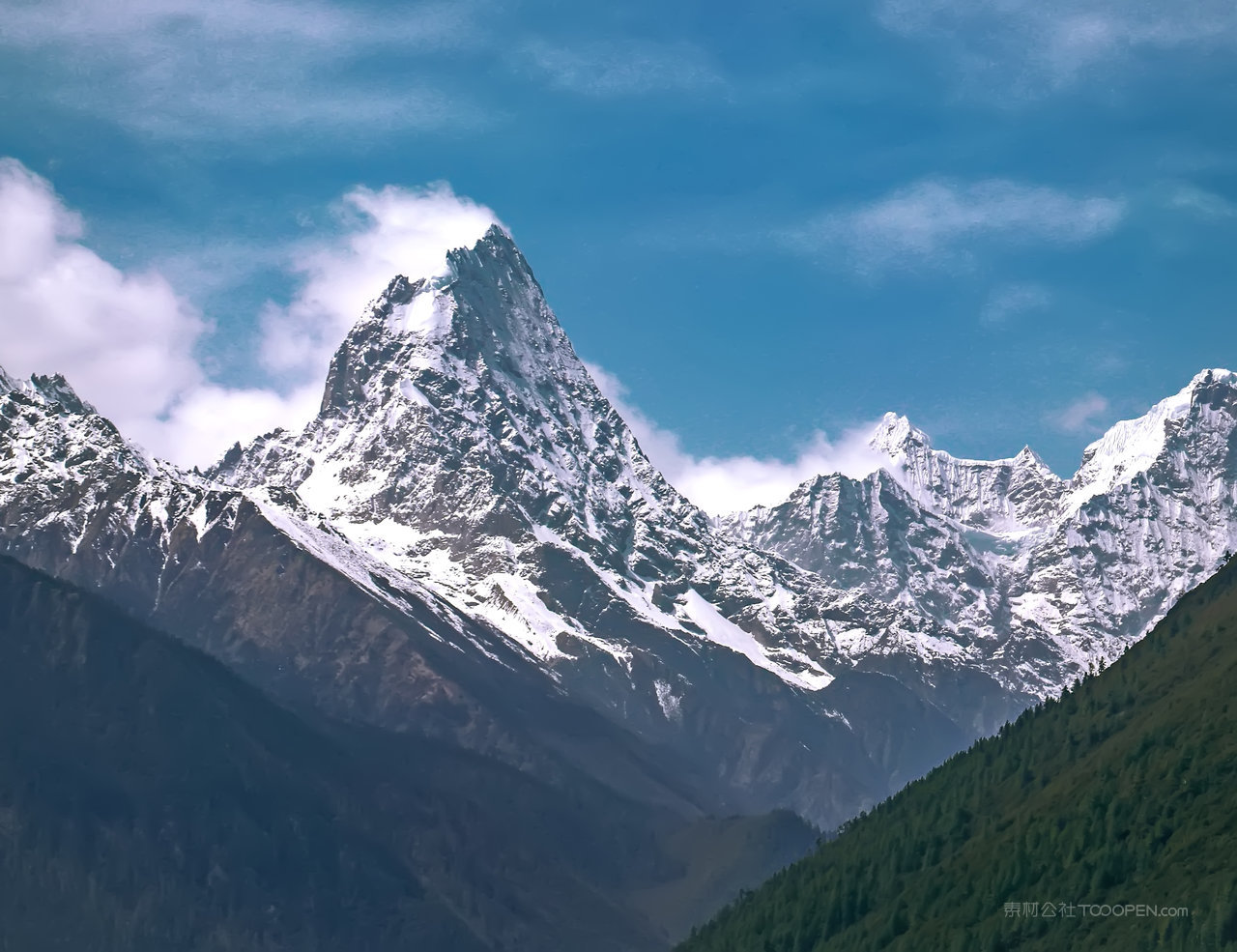 西藏风光雪山山脉图片