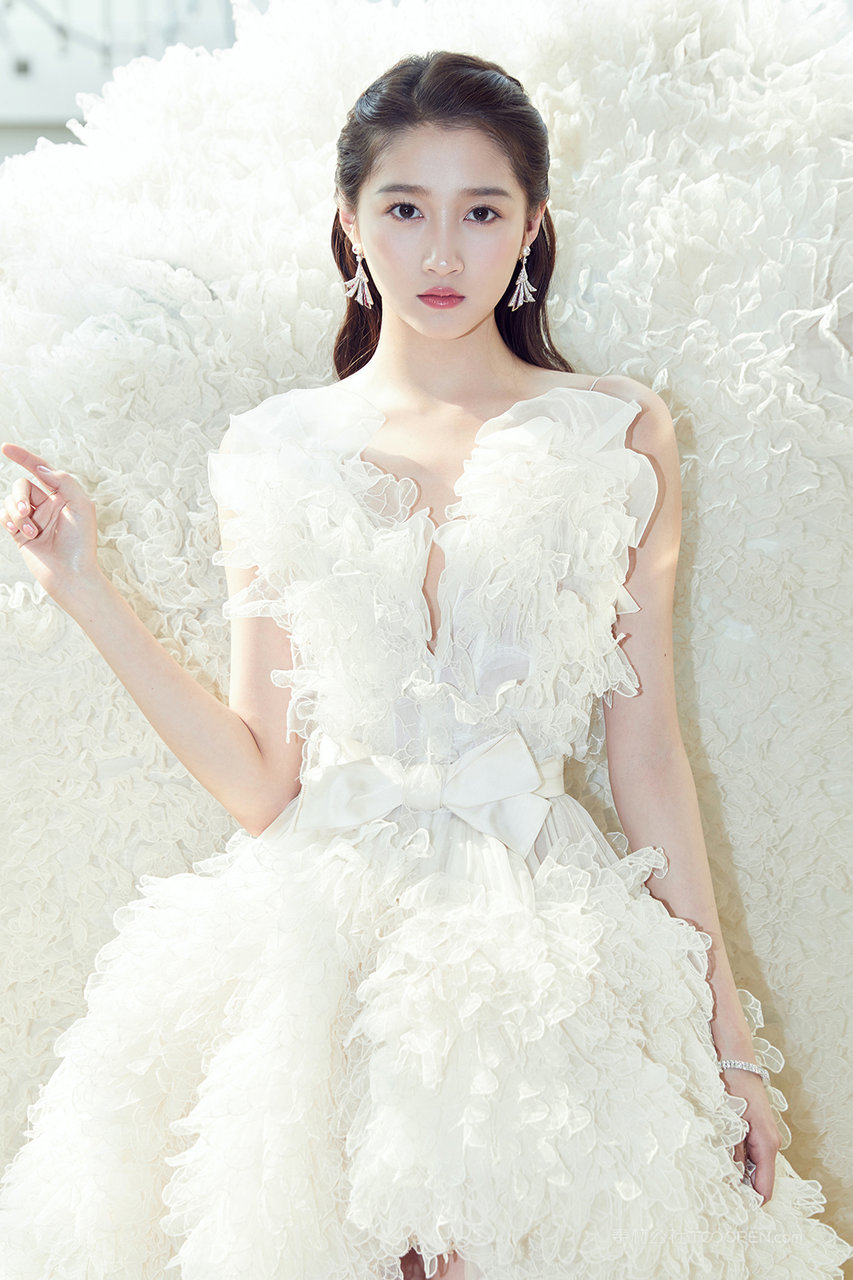 内地当红花旦美女明星关晓彤图片