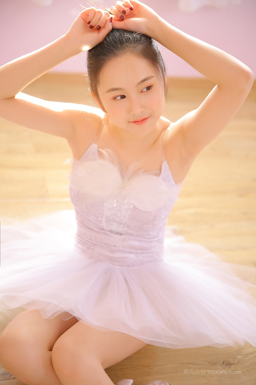 国内高清跳芭蕾舞的养眼女生手机壁纸图片大全