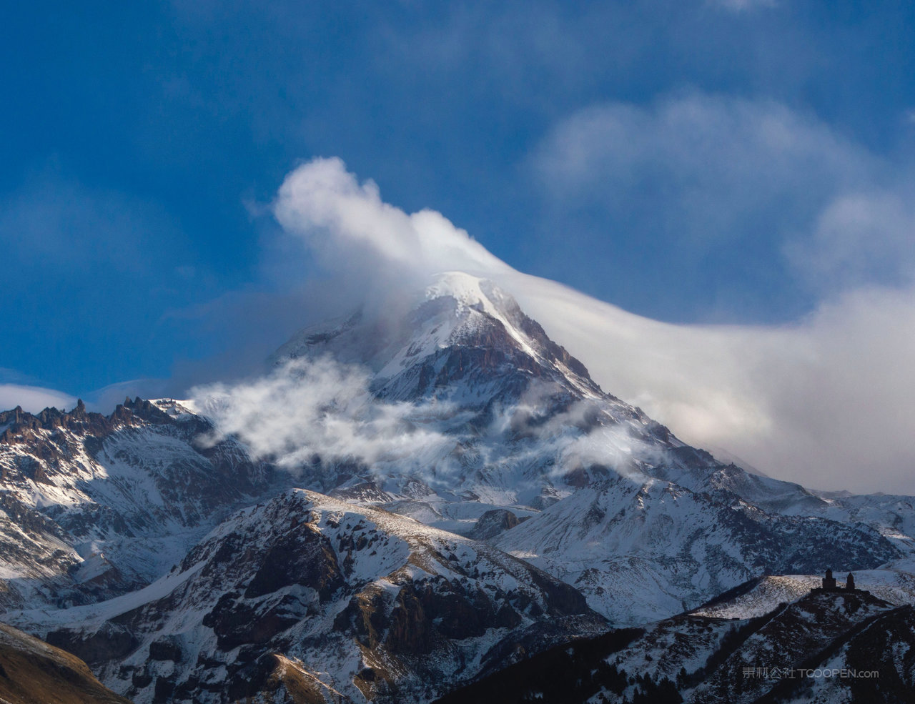 高清雪山风景画图片