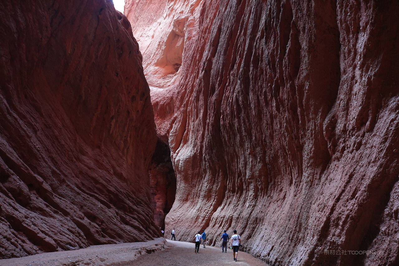 喀什山脉峡谷风景画图片