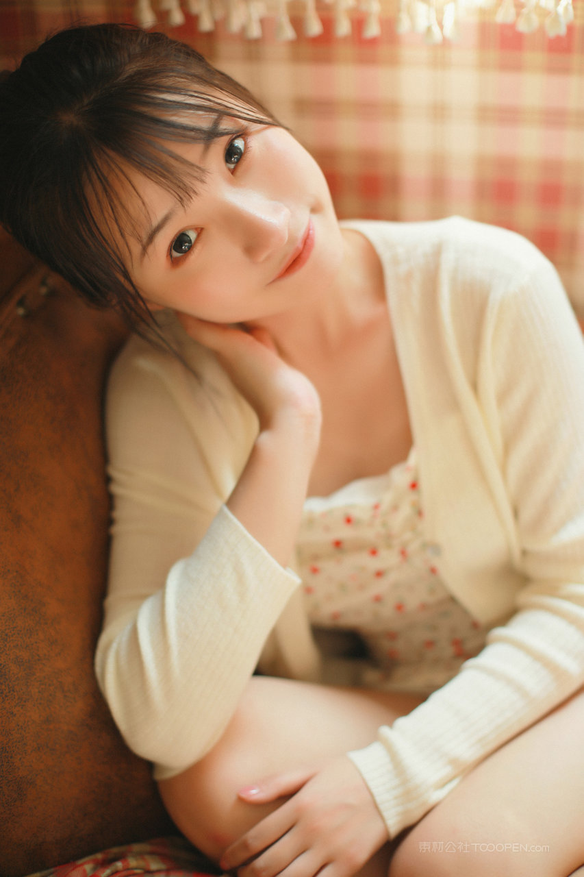 反差清纯少女秀人网清纯艺术写真套图