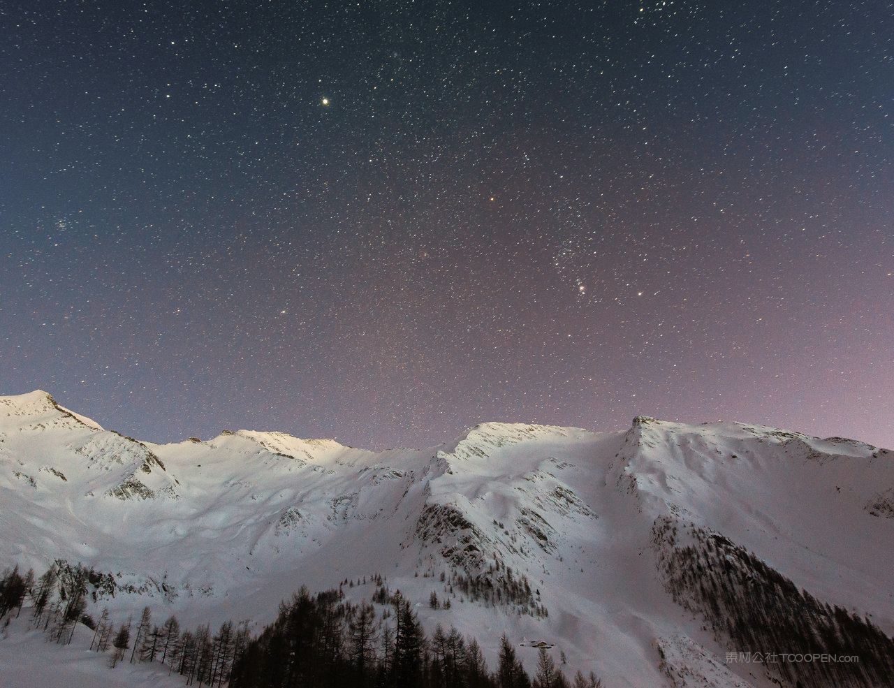 高清雪山风景画素材