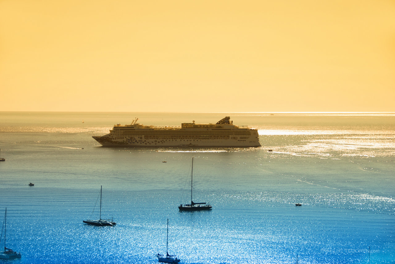 海景游轮高清摄影图片