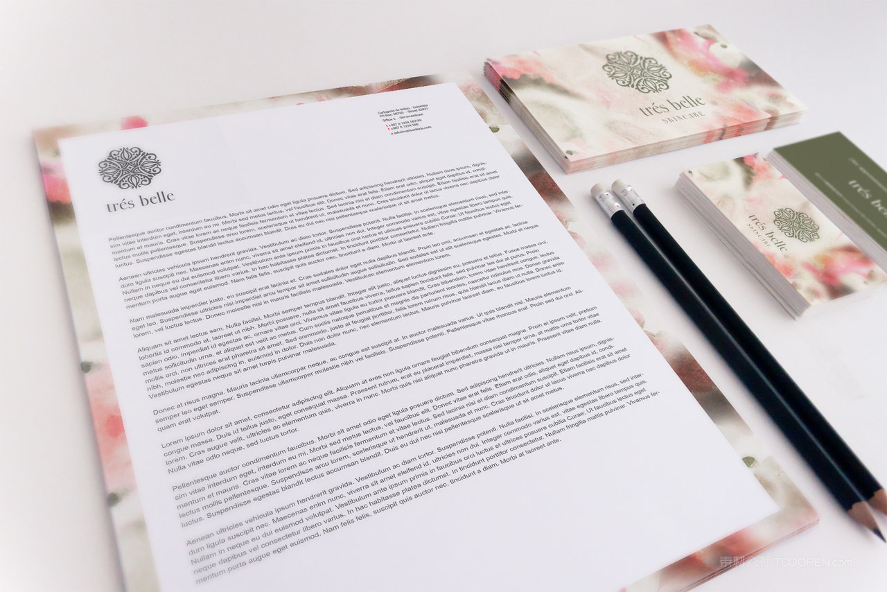 花朵精致名片信纸办公用品品牌vi样机