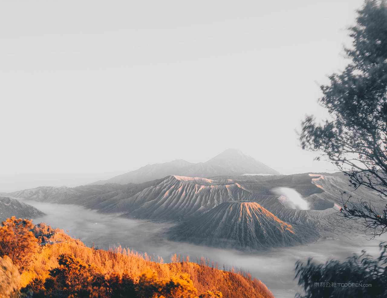 雪山巍峨山脉风景画