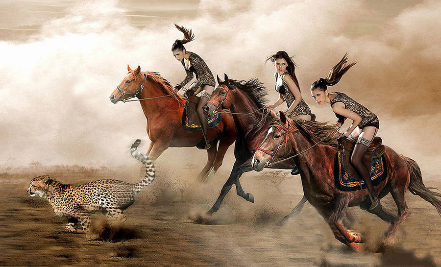 骑在马背上美女跟豹子赛跑