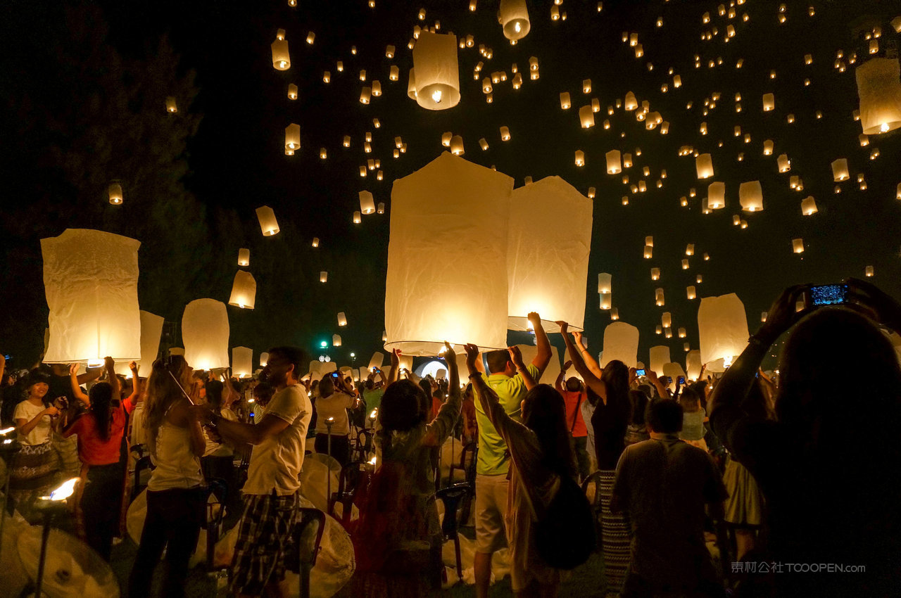 泰国水灯节万人天灯
