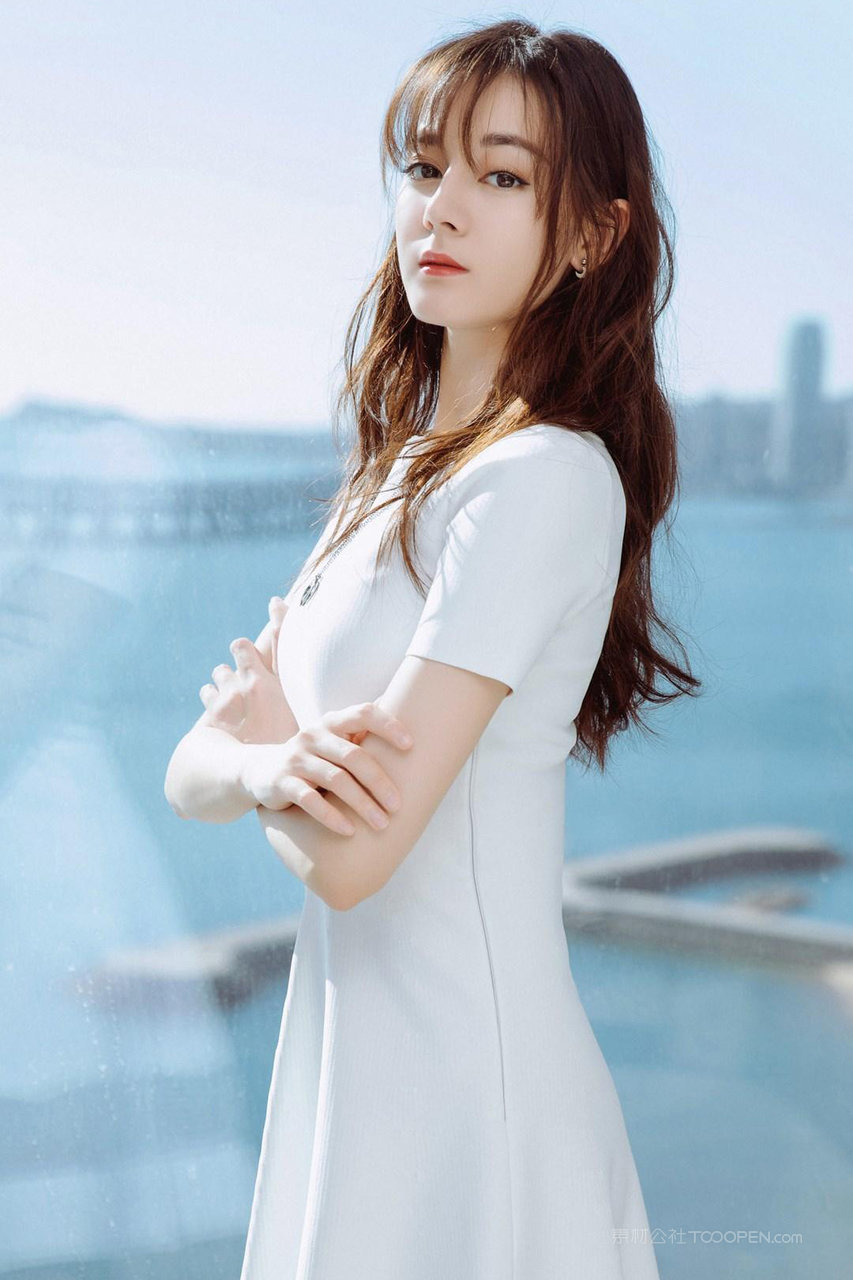 当红花旦极品颜值女星迪丽热巴图片