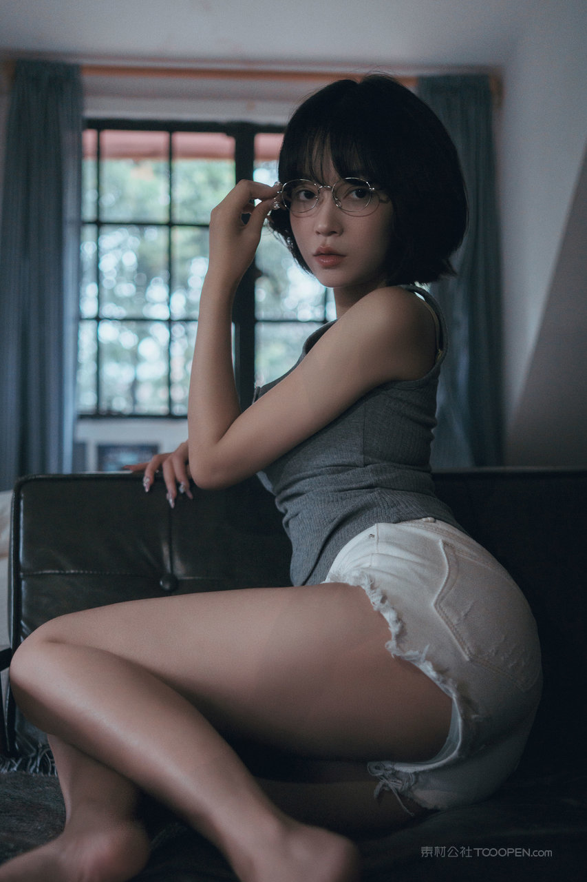 国产长腿学生妹摄影图片