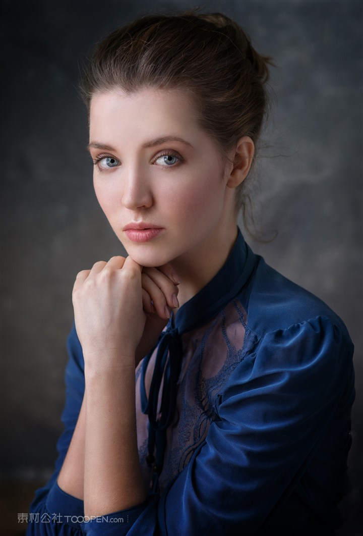 蓝色气质欧美美女图片
