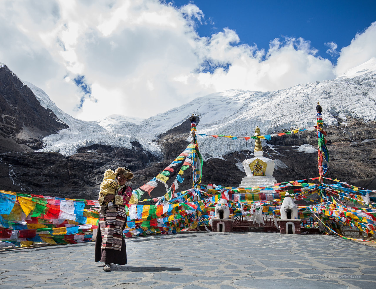 西藏高原雪山风景画图片