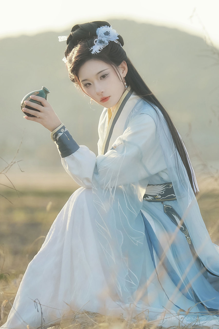 舞刀弄剑的古装美女图片