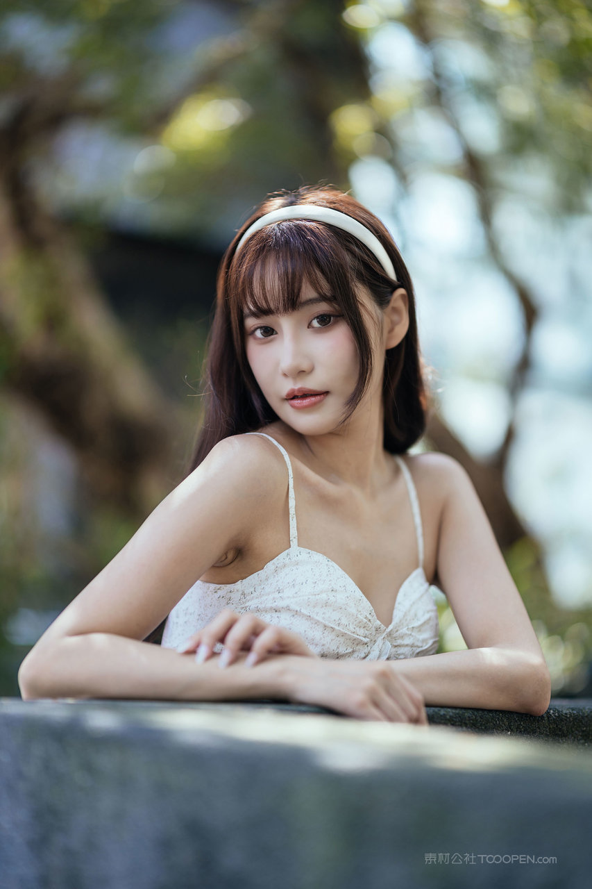 长发清纯女孩街拍