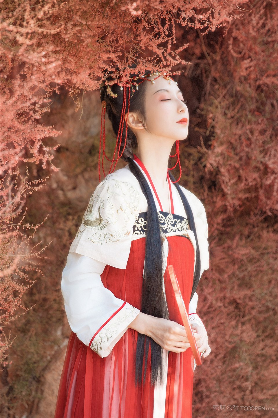 闭眼感受世间的古装汉服美女图片